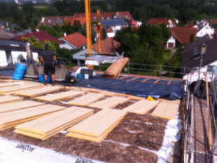 Dachsanierung - Dampfsperre - Dämmwolle - Holzfaserdämmplatten